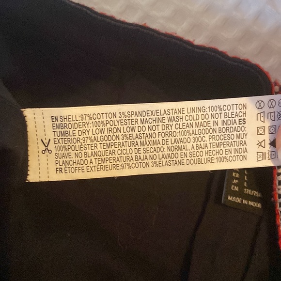 Red and white embroidered black shorts - Picture 4 of 4